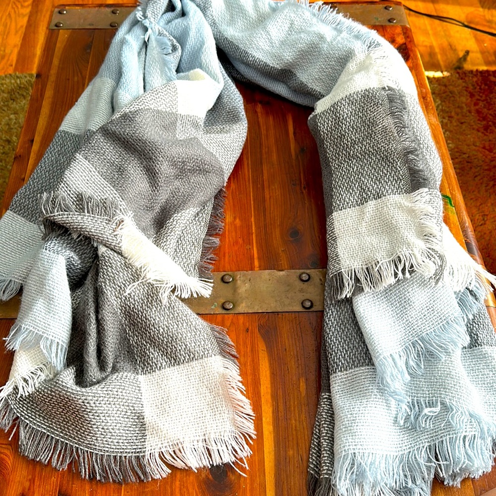 Shaw/scarf wrap around
